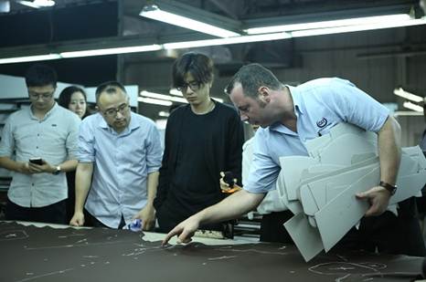 巴斯特的极致天窗工艺开元ky棋牌遇见伟